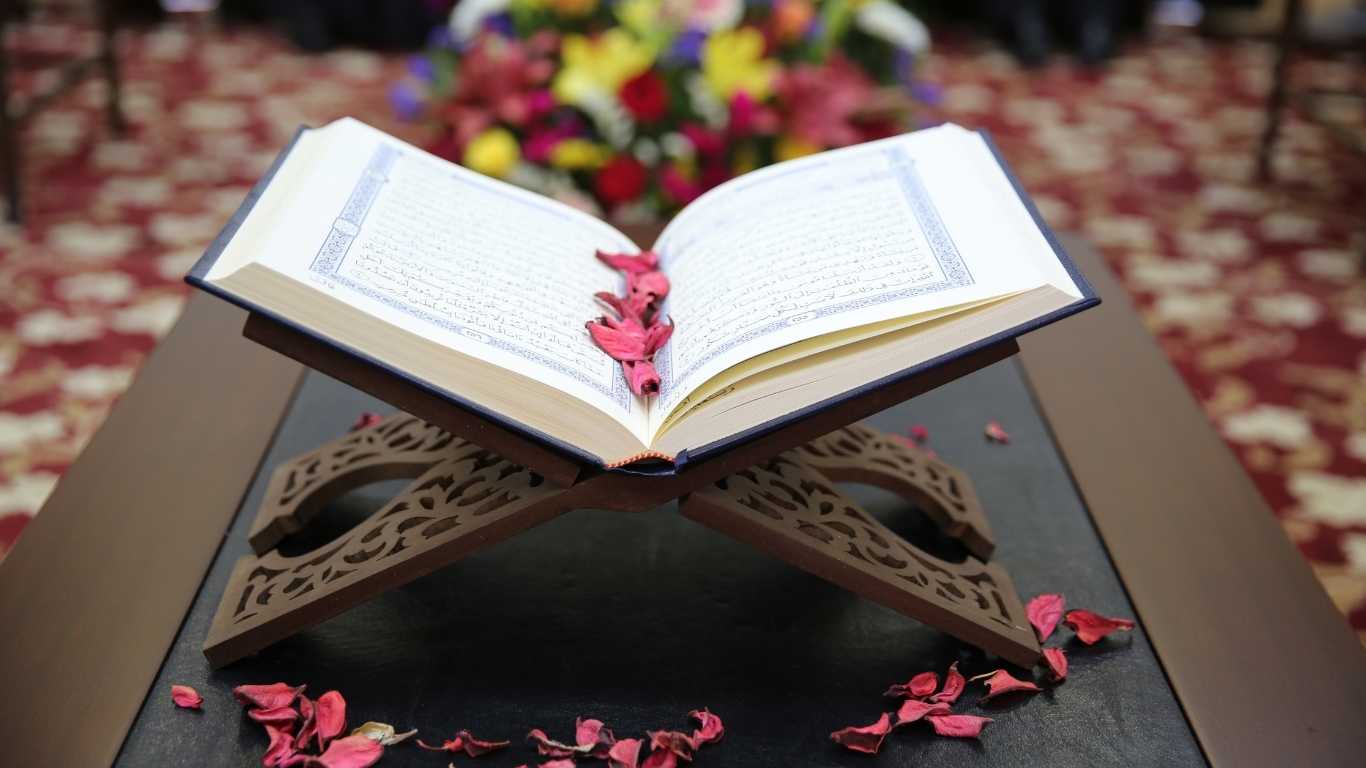 Hocamızdan veya bilgisayardan Kur'an-ı Kerim’i baştan sona kadar dinlesek hatim yapmış olur muyuz?